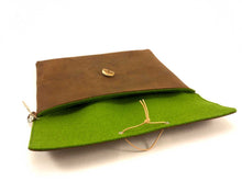 Laden Sie das Bild in den Galerie-Viewer, Gefüttert mit 2 mm dickem Wollfilz