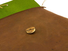 Laden Sie das Bild in den Galerie-Viewer, Reine Handarbeit