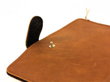 Laden Sie das Bild in den Galerie-Viewer, Verschlusslasche und Patronentaschenknopf