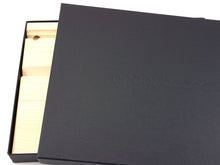 Laden Sie das Bild in den Galerie-Viewer, Geschenkkarton