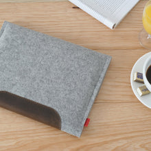 Laden Sie das Bild in den Galerie-Viewer, Merino iPad Sleeve