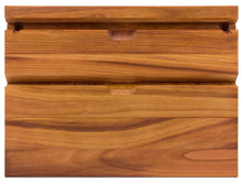 Laden Sie das Bild in den Galerie-Viewer, Luxuriöse Schönheit