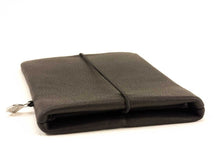 Laden Sie das Bild in den Galerie-Viewer, Gefüttert und mit Gummiband verschlossen